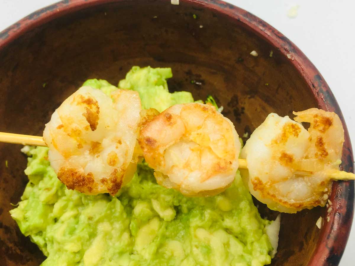 Gebakken scampi met guacamole