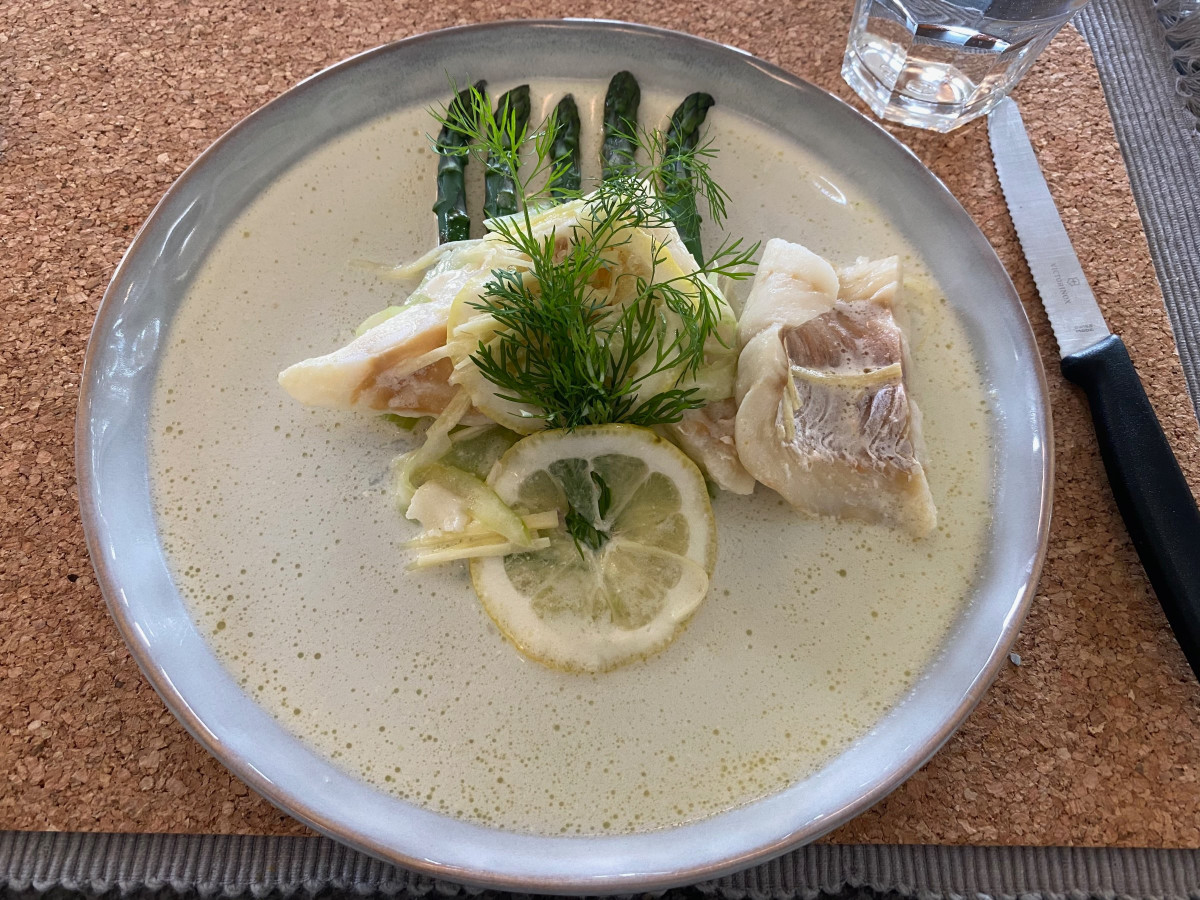 Kabeljauw met asperges en feta