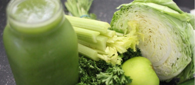 groene groenten en fruit en sap